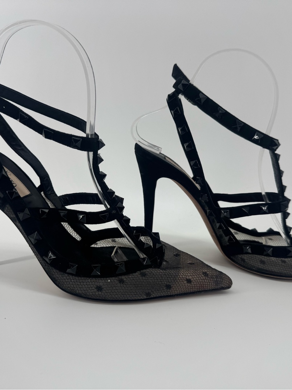 Valentino Garavani Rockstud Mesh Caged Pointy Toe Pump in Black Size 39 - Picture 1 of 9